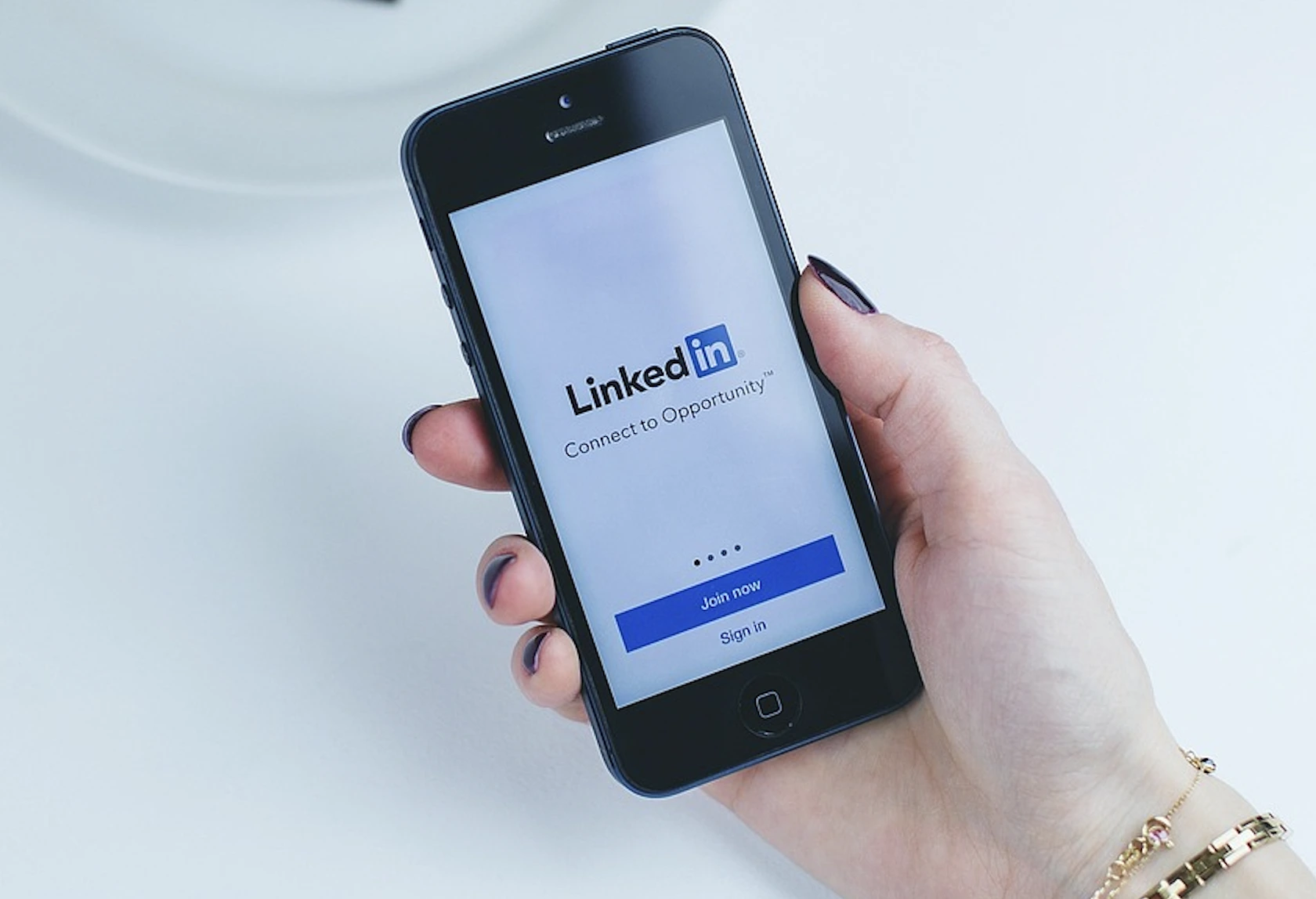LinkedIn ถูกฟ้องร้องเนื่องจากถูกกล่าวหาว่าแบ่งปันข้อความของผู้ใช้เพื่อฝึกสอนโมเดล AI