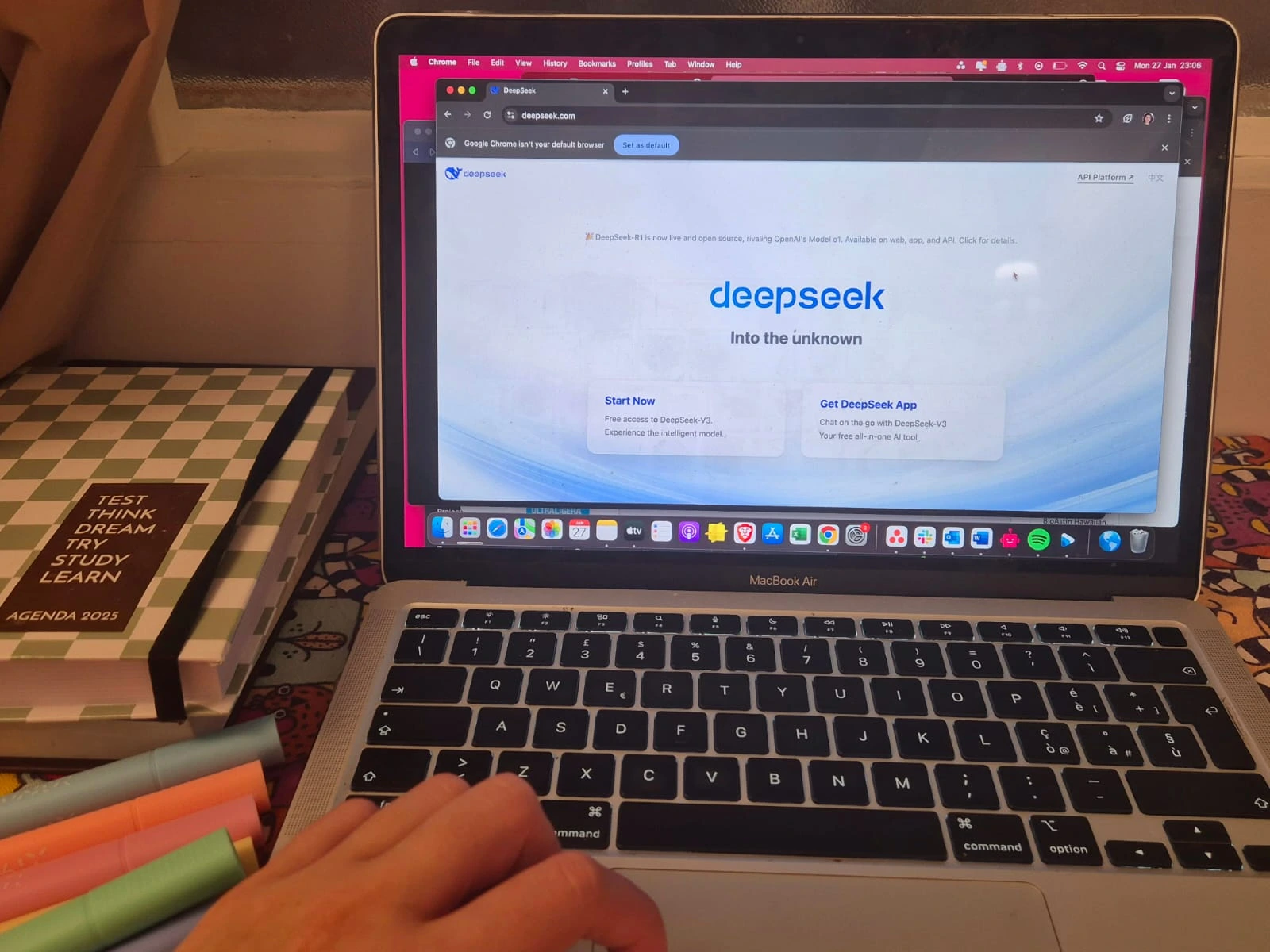 DeepSeek จำกัดการลงทะเบียนหลังจากการโจมตีทางไซเบอร์
