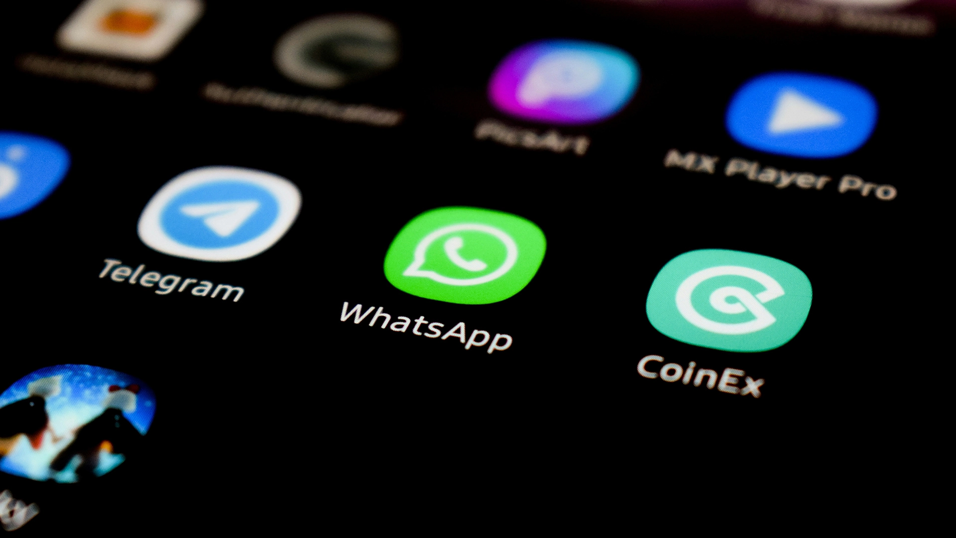 WhatsApp เปิดตัวโฆษณาในสถานะ และเพิ่มฟีเจอร์ช่องทางชำระเงิน